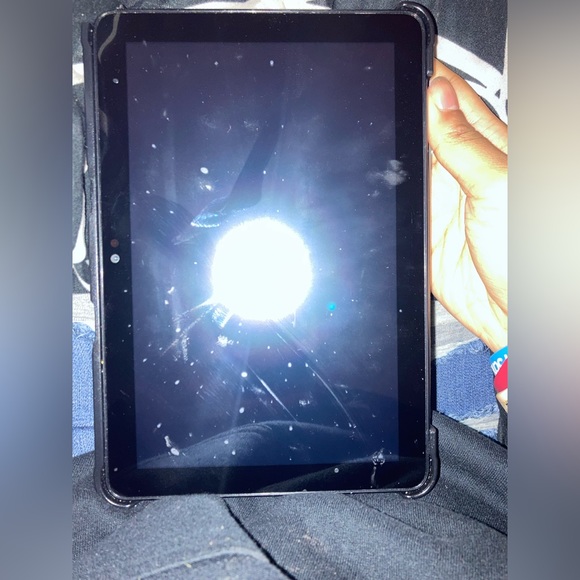 Iphone & black fire tablet - Picture 4 of 4